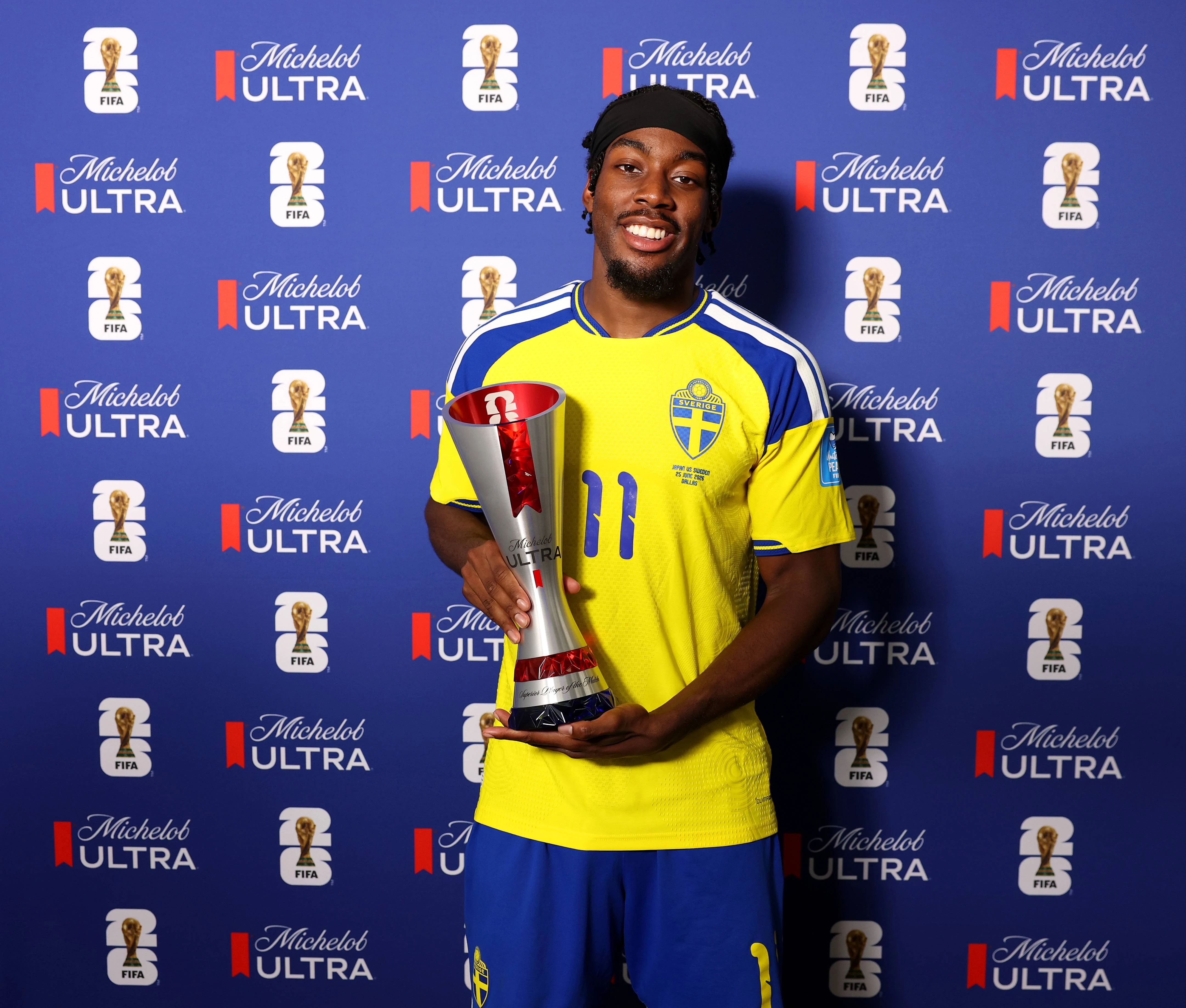 哪吒之魔童闹海首日票房突破三亿打破动画电影纪录