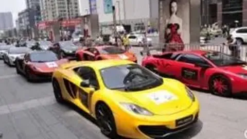 “热刺门前险象环生！泰特神来之笔，富勒姆一球绝杀，1-0逆袭热刺！”